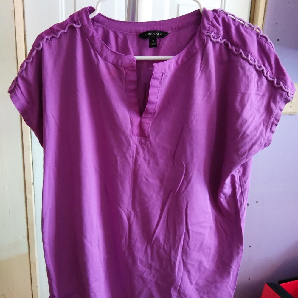 BANANA REPUBLIC PURPLE TOP